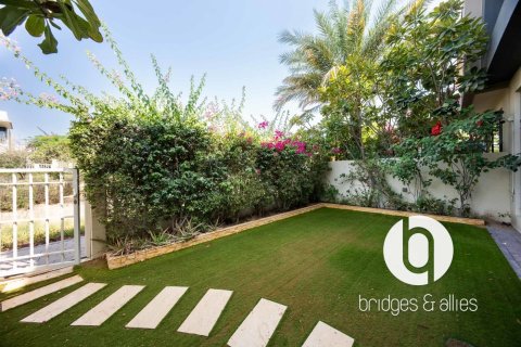 Villa in Dubai Hills Estate, Dubai 4 bedrooms, 202 sq.m. № 105647