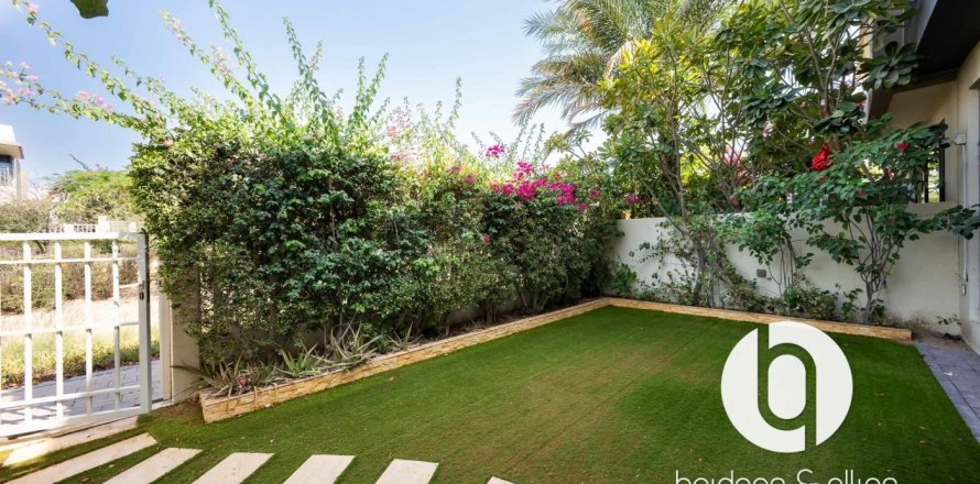 Villa in Dubai Hills Estate, Dubai 4 bedrooms, 202 sq.m. № 105647