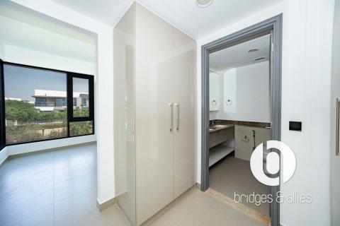 Villa in Dubai Hills Estate, Dubai 4 bedrooms, 202 sq.m. № 105647 - photo 27