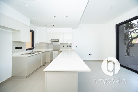 Villa in Dubai Hills Estate, Dubai 4 bedrooms, 202 sq.m. № 105647 - photo 17