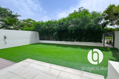 Villa in Dubai Hills Estate, Dubai 4 bedrooms, 282 sq.m. № 105646 - photo 2