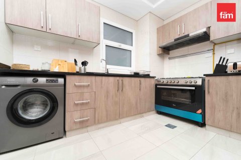 Apartment in Al Satwa, Dubai 1 bedroom, 72.5 sq.m. № 55910 - photo 7