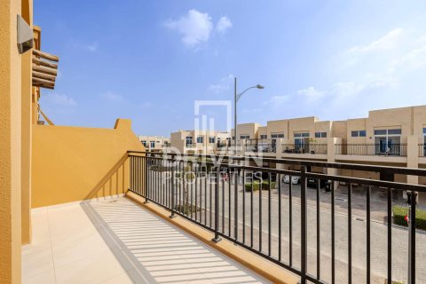 Снять в аренду таунхаус в DAMAC Hills (Akoya by DAMAC), Дубай: 3 спальни, 217м², № 87669 - фото 2