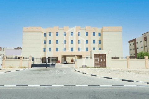 Купить общежитие для рабочих в Дубае: 9944м², № 38907 - фото 1