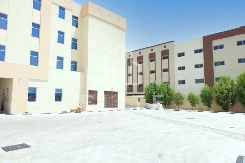 Купить общежитие для рабочих в Дубае: 9944м², № 38907 - фото 2
