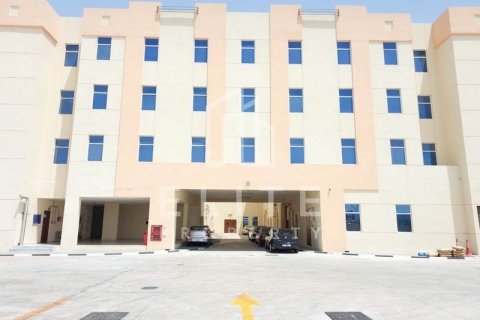 Купить общежитие для рабочих в Дубае: 9944м², № 38907 - фото 4