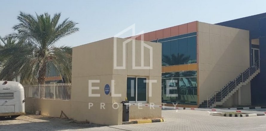 Warehouse in Dubai Investment Park, Dubai 8262 sq.m. № 38911