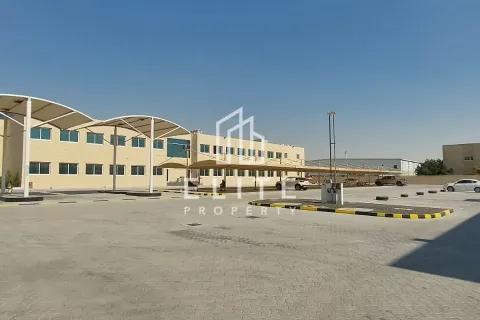 Warehouse in Dubai Investment Park, Dubai 8262 sq.m. № 38911 - photo 4