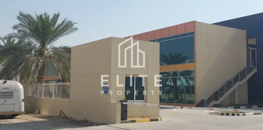 Warehouse in Dubai Investment Park, Dubai 8262 sq.m. № 38911