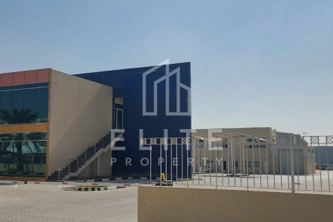 Warehouse in Dubai Investment Park, Dubai 8262 sq.m. № 38911 - photo 2