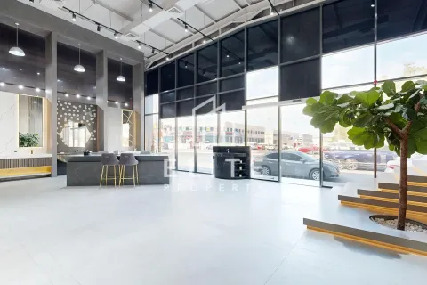 Usine à Al Quoz, Dubai, 2323 m², № 38912 - photo 1