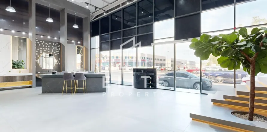 Usine à Al Quoz, Dubai, 2323 m², № 38912