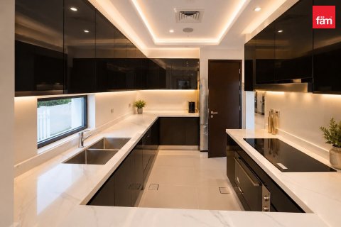 Villa in Dubai 6 bedrooms, 292.7 sq.m. № 133041 - photo 6