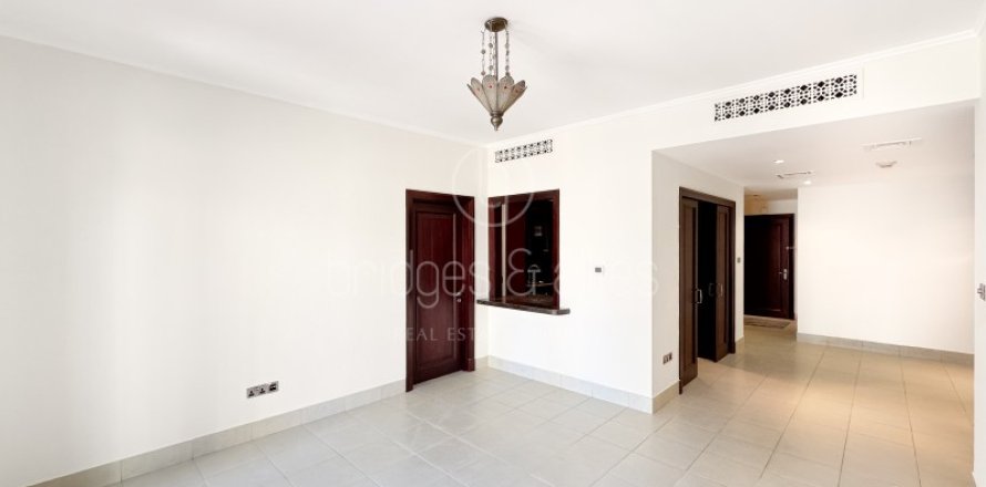 Appartement à Old Town, Dubai, 2 chambres, 123.7 m², № 13733