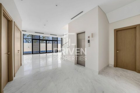 Villa in District One, Mohammed Bin Rashid City, Dubai 4 bedrooms, 569.96 sq.m. № 127856 - photo 5