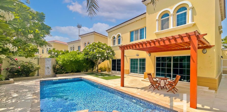 Вилла в Legacy, Jumeirah Park, Дубай, 4 спальни, 314м², № 14105