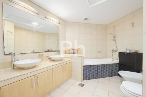 Снять в аренду квартиру в Пальме Джумейре, Дубай: 2 спальни, 147м², № 21558 - фото 12