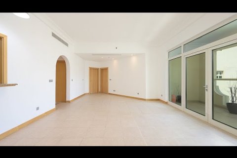 Снять в аренду квартиру в Пальме Джумейре, Дубай: 2 спальни, 147м², № 21558 - фото 2