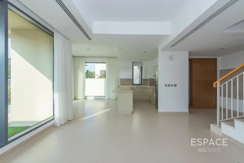 Villa in Dubai Hills Estate, Dubai 5 bedrooms, 251 sq.m. № 122480 - photo 2