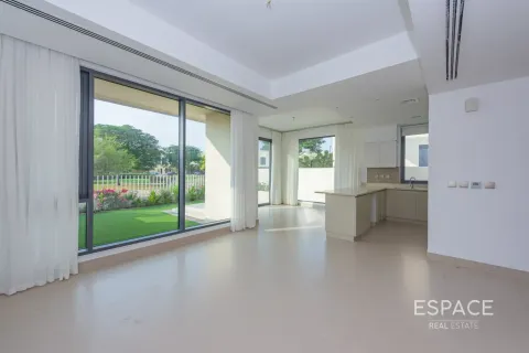 Villa in Dubai Hills Estate, Dubai 5 bedrooms, 251 sq.m. № 122480 - photo 3