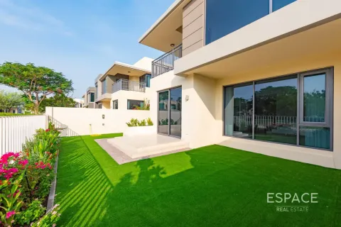 Villa in Dubai Hills Estate, Dubai 5 bedrooms, 251 sq.m. № 122480 - photo 20