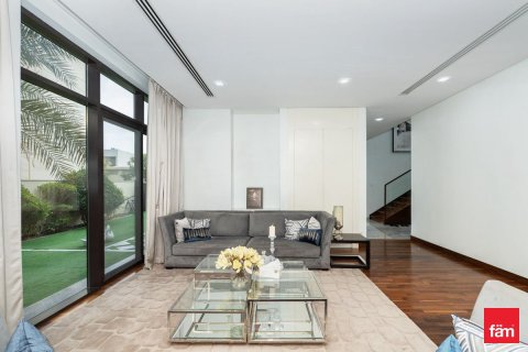 Villa à Dubai, 5 chambres, 866.7 m², № 94685 - photo 8