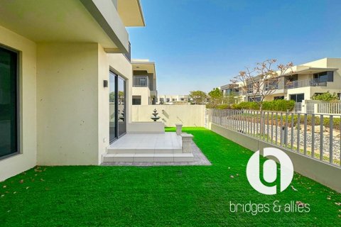 Villa in Dubai Hills Estate, Dubai 5 bedrooms, 277 sq.m. № 114168 - photo 16