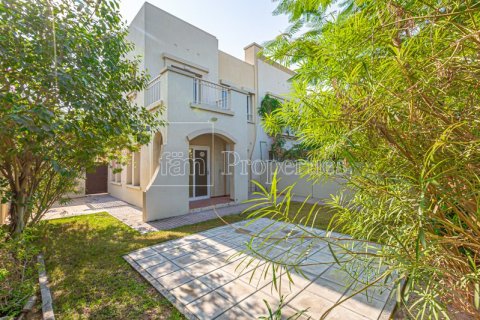 Villa en Dubai, 2 dormitorios, 254.3 m², № 95451
