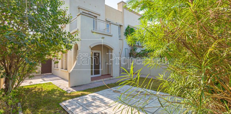 Villa en Dubai, 2 dormitorios, 254.3 m², № 95451