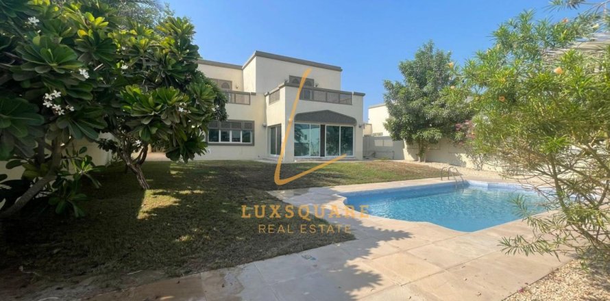 Villa in Jumeirah Park, Dubai 3 bedrooms, 741 sq.m. № 99678