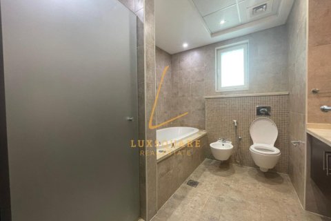 Villa in Jumeirah Park, Dubai 3 bedrooms, 741 sq.m. № 99678 - photo 18