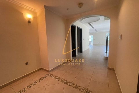 Villa in Jumeirah Park, Dubai 3 bedrooms, 741 sq.m. № 99678 - photo 13