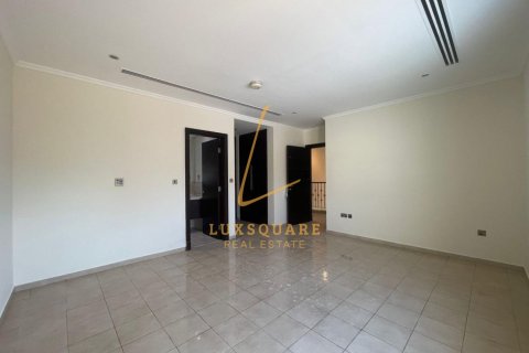 Villa in Jumeirah Park, Dubai 3 bedrooms, 741 sq.m. № 99678 - photo 17