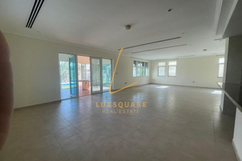 Villa in Jumeirah Park, Dubai 3 bedrooms, 741 sq.m. № 99678 - photo 3