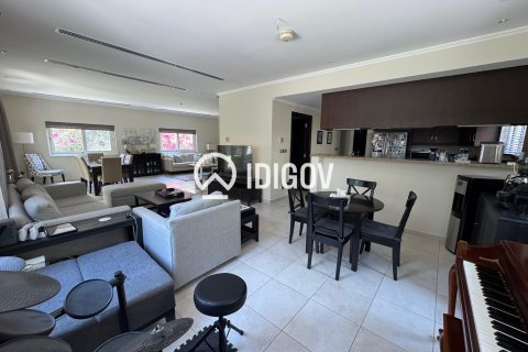 Villa en Jumeirah Park, Dubai, 3 dormitorios, 861.12 m², № 121049 - foto 2