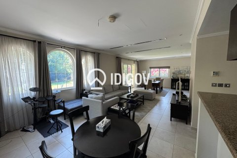 Villa en Jumeirah Park, Dubai, 3 dormitorios, 861.12 m², № 121049 - foto 4