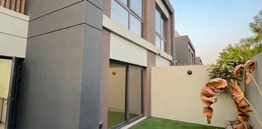 Villa in Dubai 2 bedrooms, 131.2 sq.m. № 139205