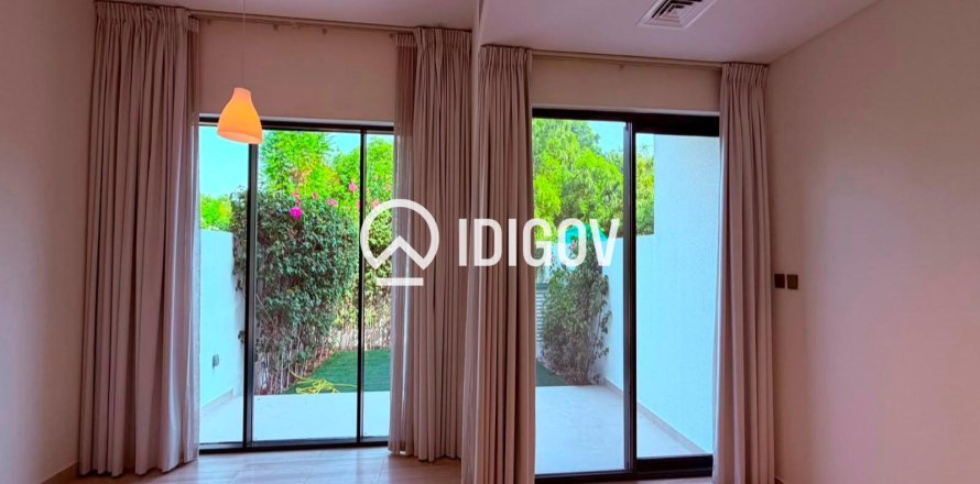 Adosado en Dubai, 3 dormitorios, 154.22 m², № 120953