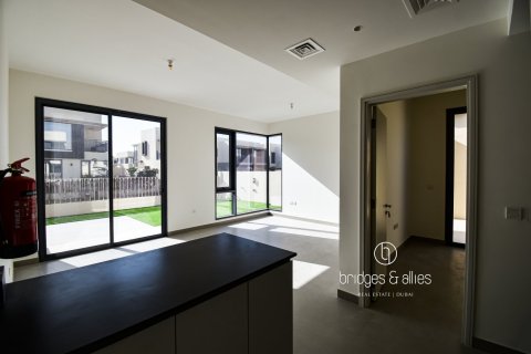 Снять в аренду виллу в Дубай Хилс Эстейт, Дубай: 4 спальни, 195м², № 94571 - фото 4