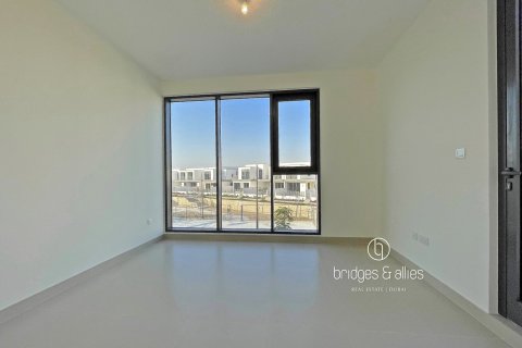 Снять в аренду виллу в Дубай Хилс Эстейт, Дубай: 4 спальни, 195м², № 94571 - фото 11