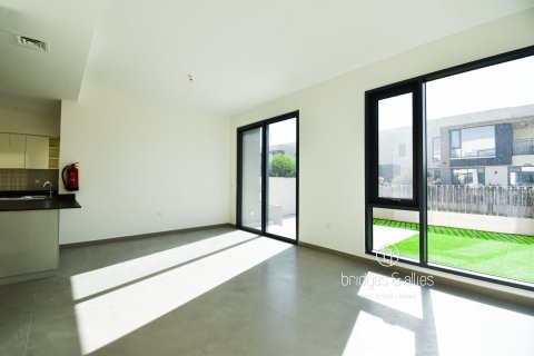 Снять в аренду виллу в Дубай Хилс Эстейт, Дубай: 4 спальни, 195м², № 94571 - фото 2