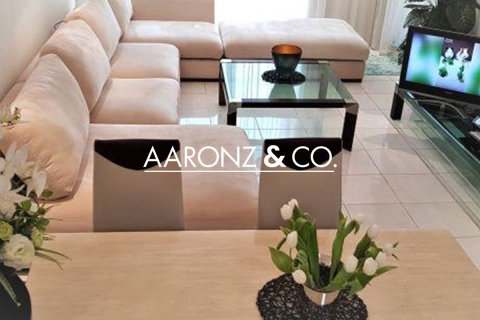 Apartment in Jumeirah Lake Towers, Dubai 2 bedrooms, 107 sq.m. № 94567 - photo 6