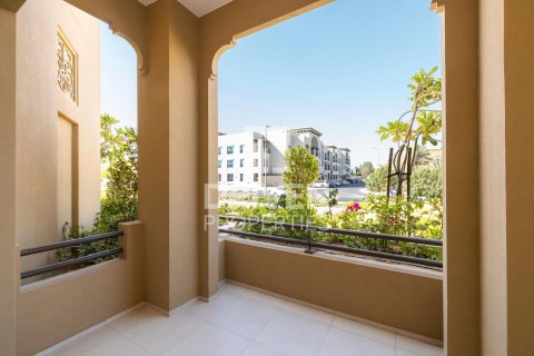 Снять в аренду квартиру в Madinat Jumeirah Living, Умм-Сукейм, Дубай: 2 спальни, 134м², № 20265 - фото 1