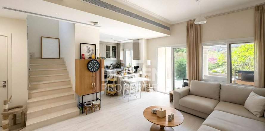 Villa in Bella Casa, Serena, Dubai 2 bedrooms, 133.87 sq.m. № 134384
