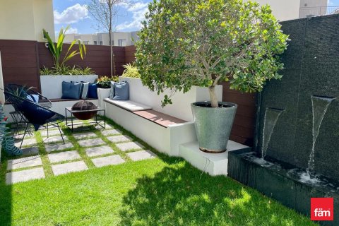 Снять в аренду виллу в Дубае: 4 спальни, 304.2м², № 90251 - фото 9