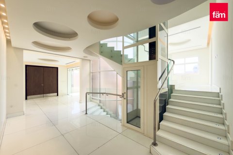 Снять в аренду виллу в Умм-Сукейме, Дубай: 8 спален, 743.2м², № 90222 - фото 4