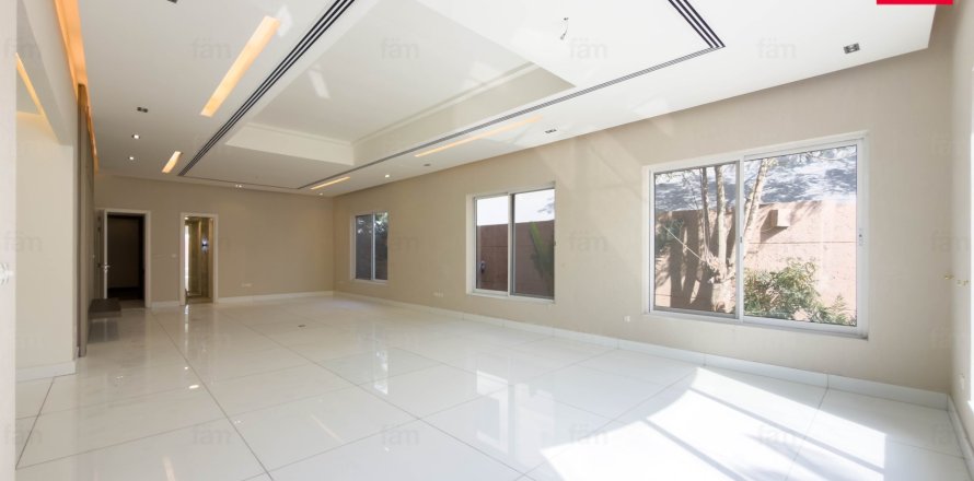 Вилла в Умм-Сукейме, Дубай, 8 спален, 743.2м², № 90222
