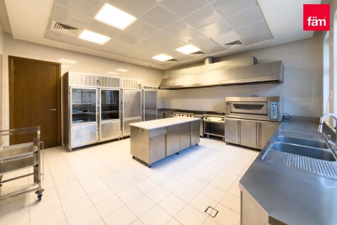 Снять в аренду виллу в Умм-Сукейме, Дубай: 8 спален, 743.2м², № 90222 - фото 12