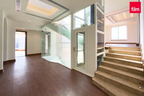 Снять в аренду виллу в Умм-Сукейме, Дубай: 8 спален, 743.2м², № 90222 - фото 13