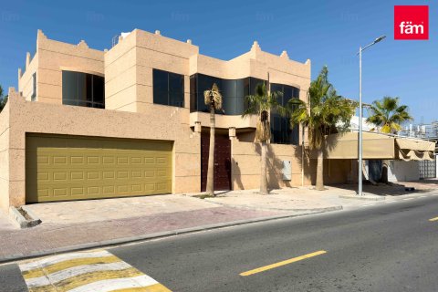 Снять в аренду виллу в Умм-Сукейме, Дубай: 8 спален, 743.2м², № 90222 - фото 25